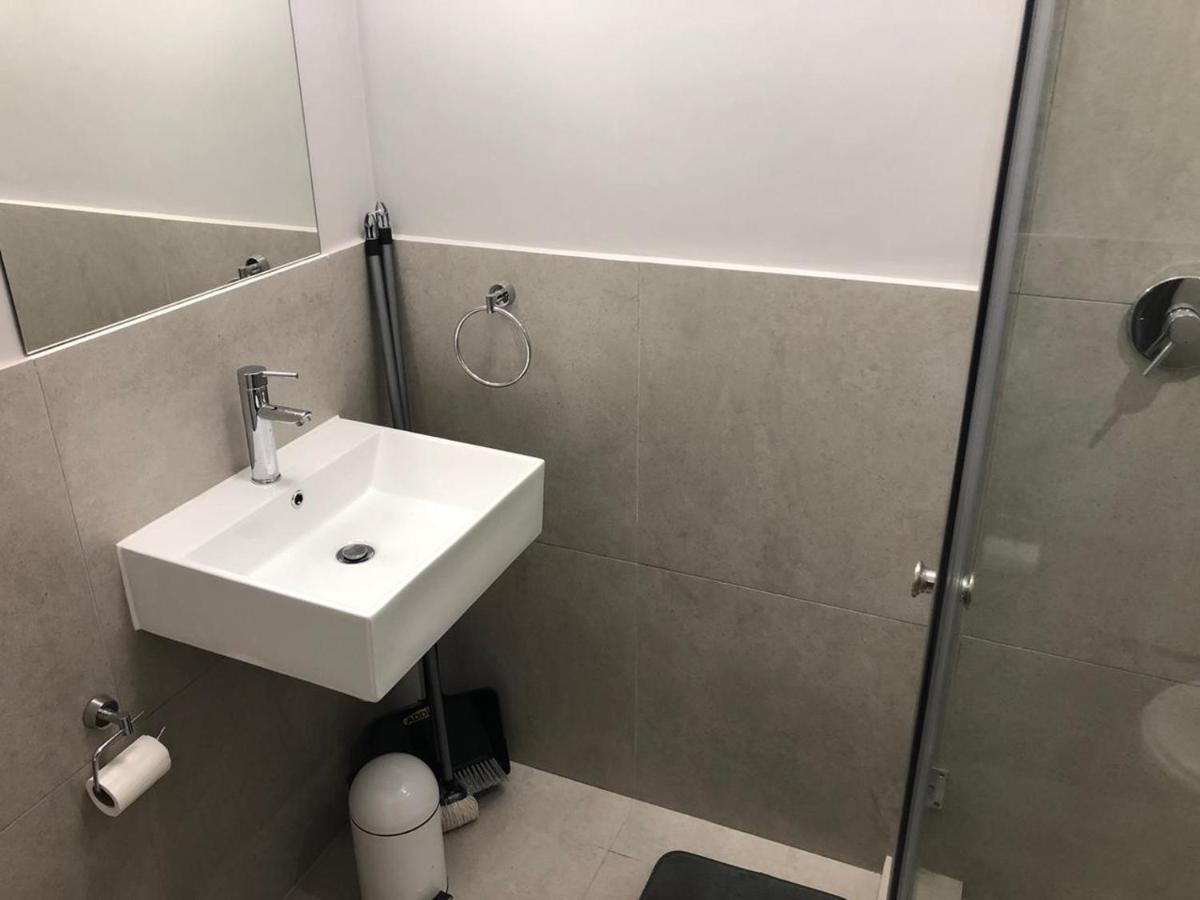Private Bachelor Pad In Sea Point Appartement Kaapstad Buitenkant foto